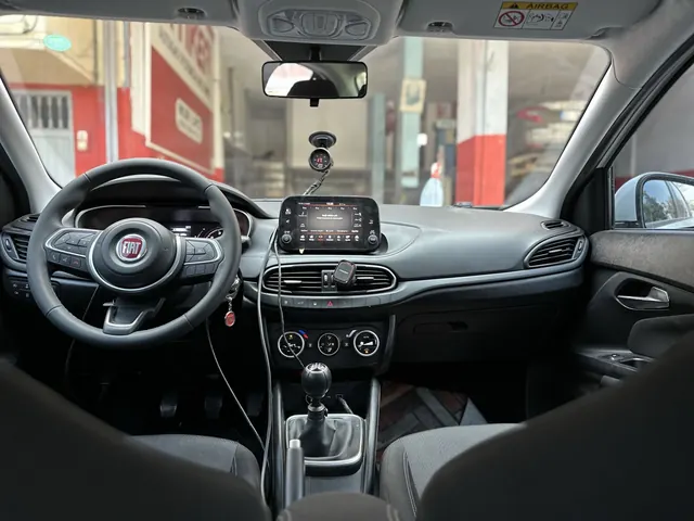 Fiat Egea aracında cama sabitlenmiş geniş bant AFR göstergesi